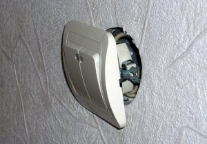 Замена выключателя света в квартире в Чебоксарах